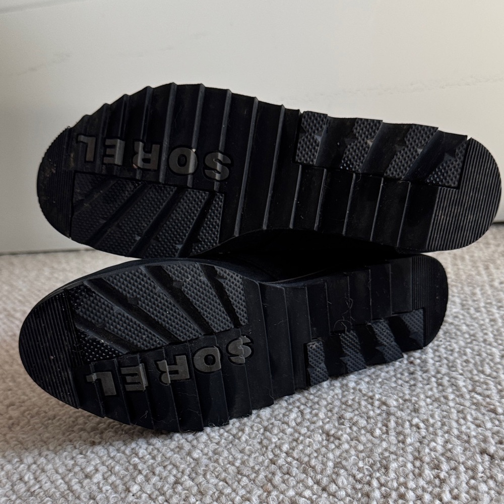 Sorel Black Lace Up Boots - Picture 5 of 5